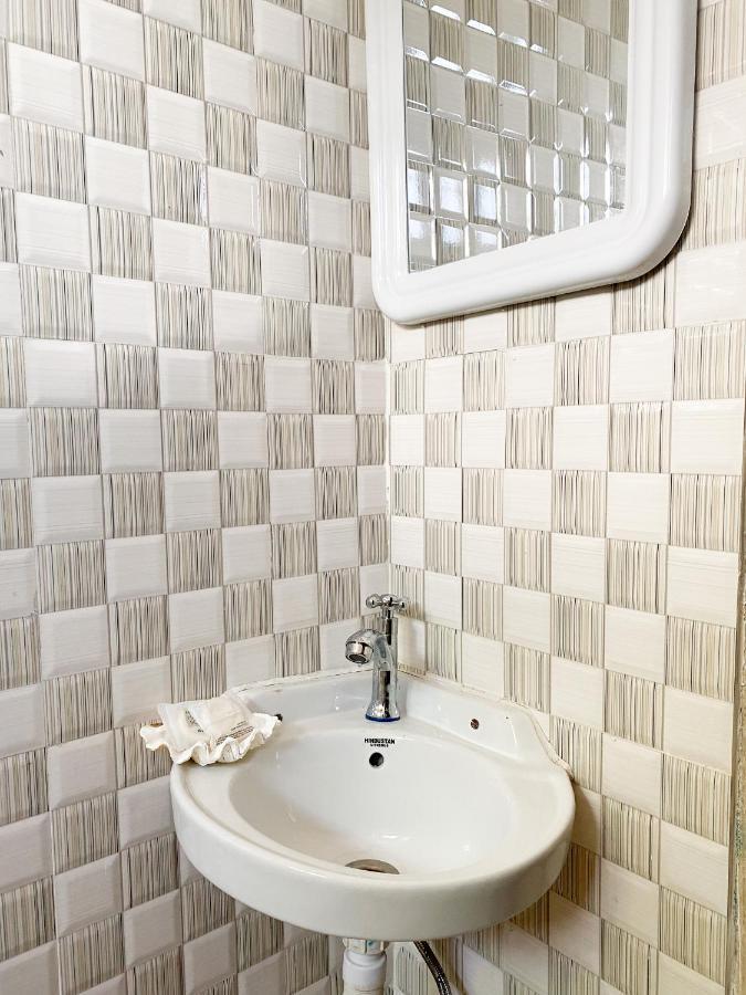 Lighthouse Guesthouse Нунгви Екстериор снимка