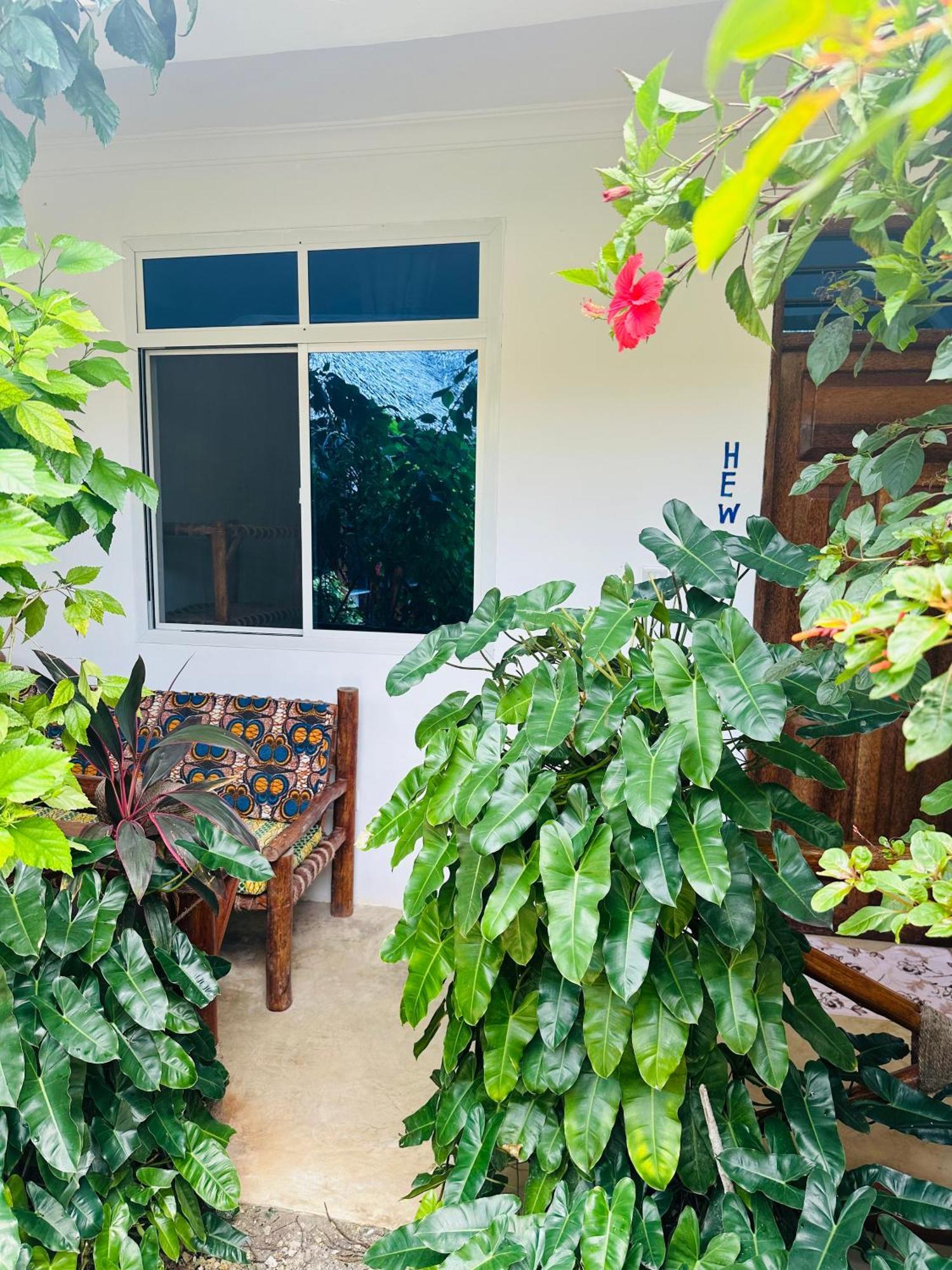 Lighthouse Guesthouse Нунгви Екстериор снимка