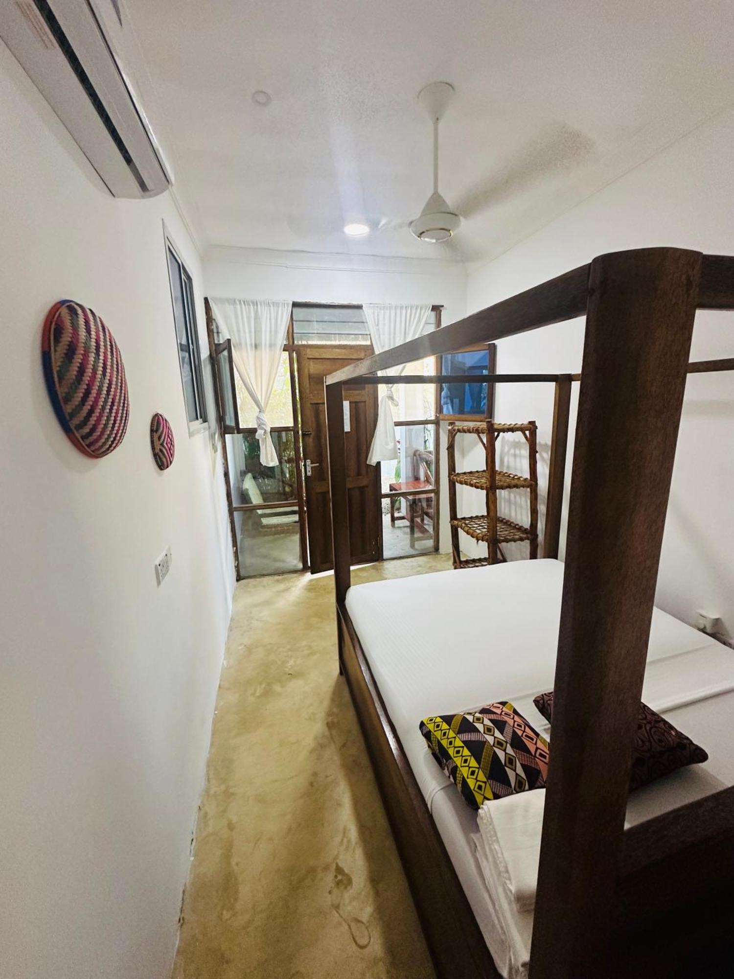 Lighthouse Guesthouse Нунгви Екстериор снимка
